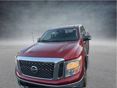Used 2017 Nissan Titan SV image 18