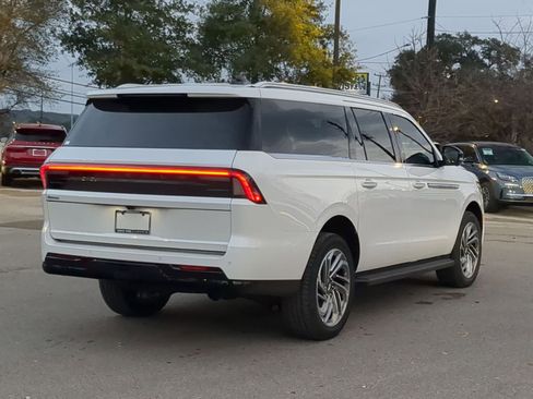 New 2026 Lincoln Navigator L Premier image 3