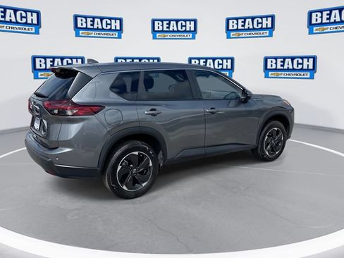 Used 2025 Nissan Rogue SV AWD/4WD image 9