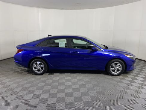 Used 2021 Hyundai Elantra SE FWD image 5
