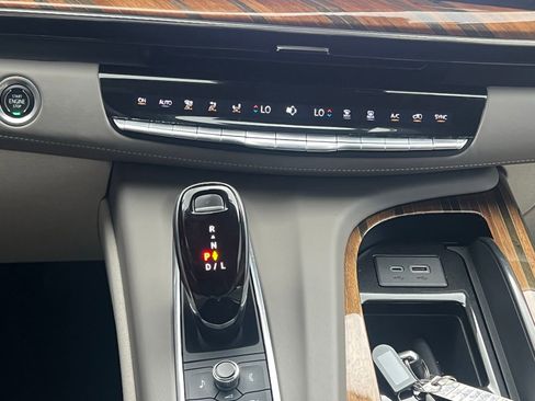 Used 2022 Cadillac Escalade Sport Platinum w/ LPO, ONYX Package AWD/4WD image 36