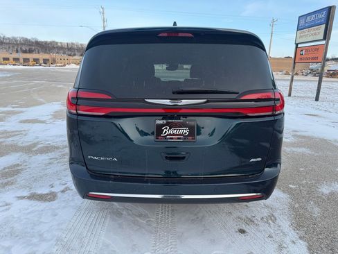 Used 2022 Chrysler Pacifica Touring-L image 7
