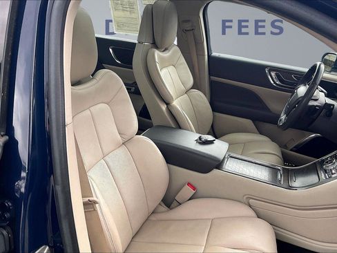 Used 2019 Lincoln Continental Reserve AWD/4WD image 29