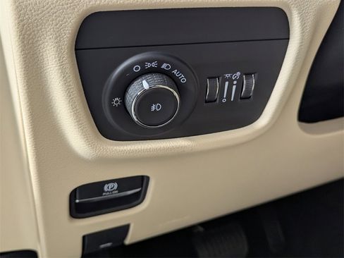 New 2025 Jeep Grand Cherokee Limited w/ Luxury Tech Group II image 13