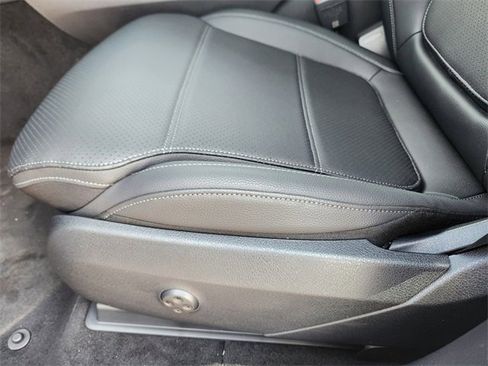 Certified 2025 Mercedes-Benz GLC 300 4MATIC image 9