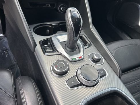 Used 2023 Alfa Romeo Giulia Veloce image 11