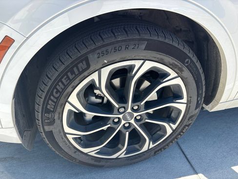 Used 2025 Lincoln Nautilus Reserve AWD/4WD image 12