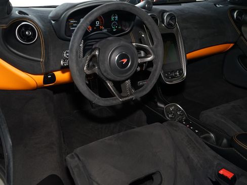 Used 2018 McLaren 570S Coupe RWD image 13