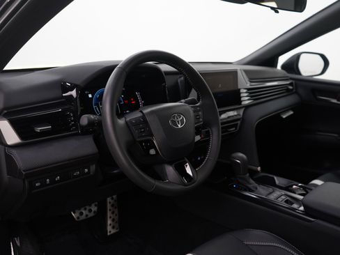 Used 2025 Toyota Camry SE image 15