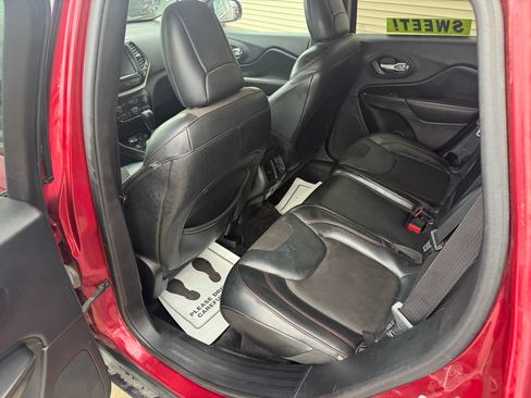 Used 2015 Jeep Cherokee Trailhawk w/ Comfort/Convenience Group image 9