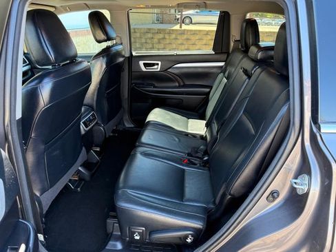 Used 2017 Toyota Highlander XLE w/ Protection Package #3 AWD/4WD image 7