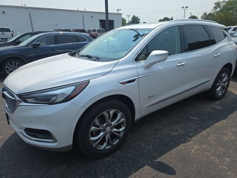Used 2018 Buick Enclave Avenir w/ Avenir Technology Package AWD/4WD image 2
