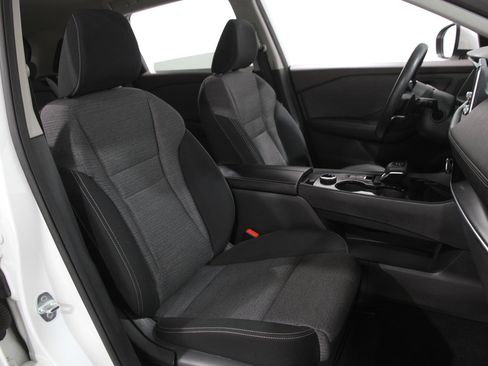 Used 2021 Nissan Rogue SV image 16