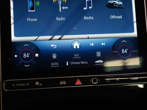 Used 2024 Mercedes-Benz GLC 300 4MATIC image 26