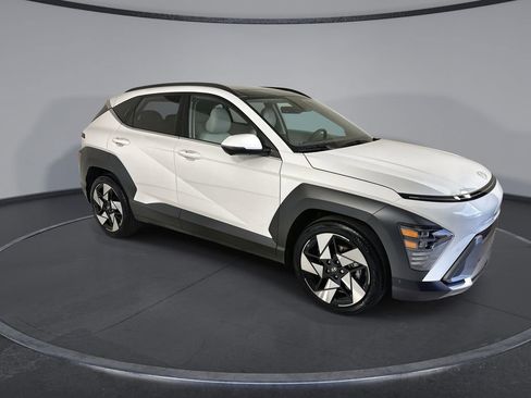 Used 2024 Hyundai Kona Limited FWD image 2