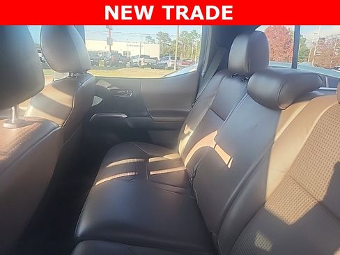 Used 2016 Toyota Tacoma Limited image 14