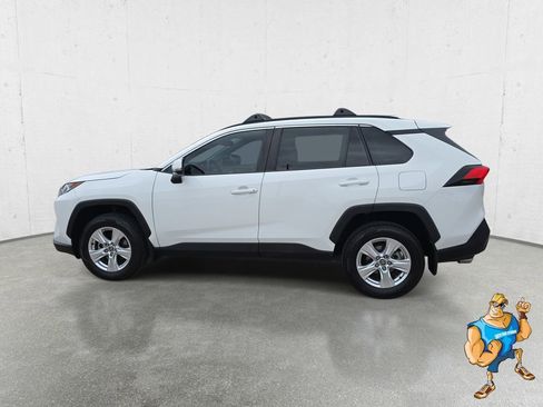 Used 2021 Toyota RAV4 XLE FWD image 8