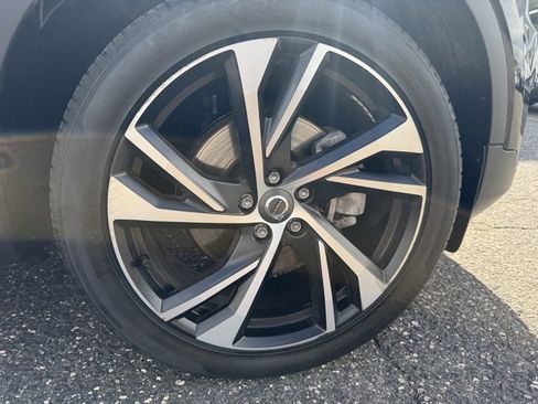 Used 2020 Volvo XC40 T5 R-Design image 16