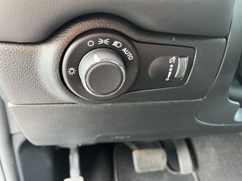 Used 2025 Dodge Durango GT w/ Blacktop Package AWD/4WD image 18