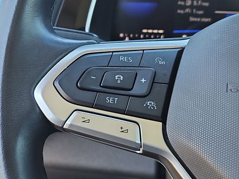 Used 2024 Volkswagen Jetta SE image 18