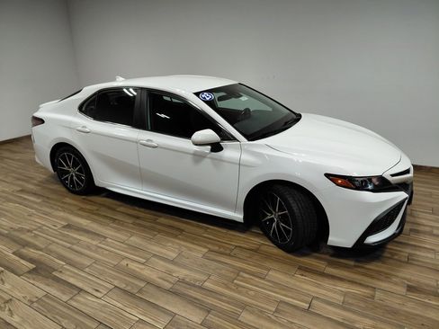 Used 2023 Toyota Camry SE image 12