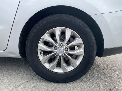 Used 2021 Kia Sedona LX image 32