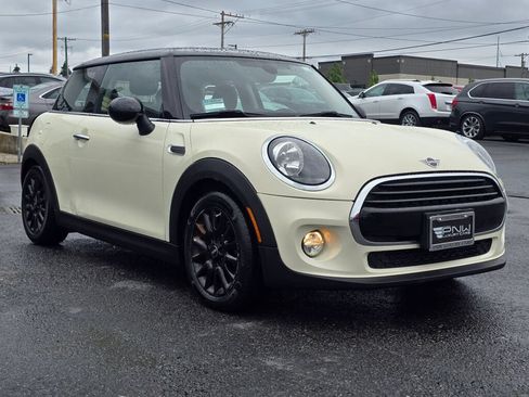 Used 2019 MINI Cooper 2-Door Hardtop FWD image 4