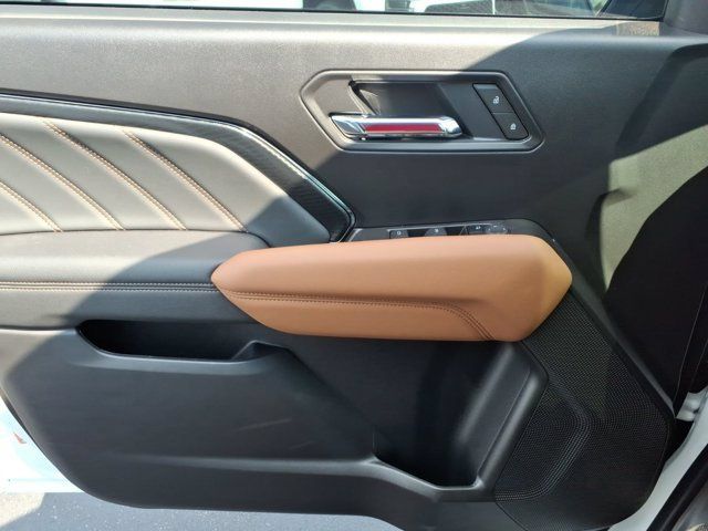 Used 2025 GMC Canyon AT4 w/ Nightfall Edition AWD/4WD image 22