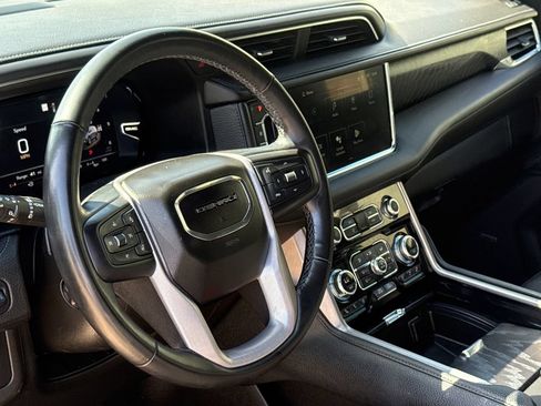 Used 2023 GMC Yukon XL Denali AWD/4WD image 19