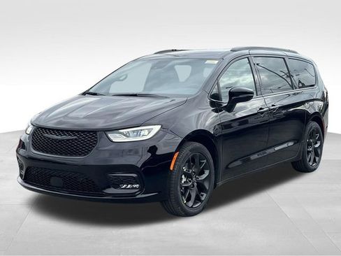 New 2026 Chrysler Pacifica Select image 3