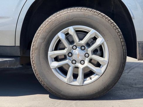 Used 2025 Chevrolet Tahoe LT AWD/4WD image 2