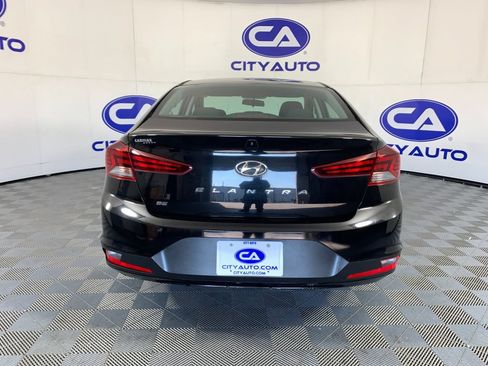 Used 2019 Hyundai Elantra SE w/ Winter Weather Package FWD image 4