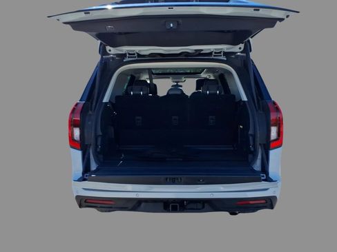 Used 2025 Ford Expedition Active AWD/4WD image 8