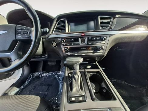 Used 2019 Genesis G80 3.8 RWD image 11