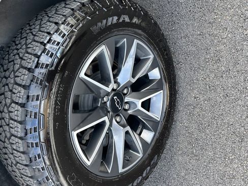 Used 2023 Chevrolet Suburban Z71 w/ Luxury Package image 23