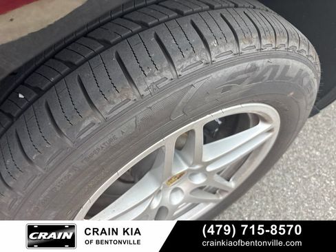 Used 2021 Porsche Macan AWD/4WD image 12