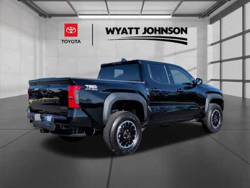 Certified 2025 Toyota Tacoma TRD Off-Road image 4