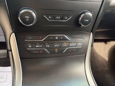 Used 2019 Ford Edge SEL w/ Equipment Group 201A AWD/4WD image 22