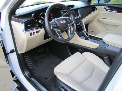 Used 2017 Cadillac XT5 Luxury image 13