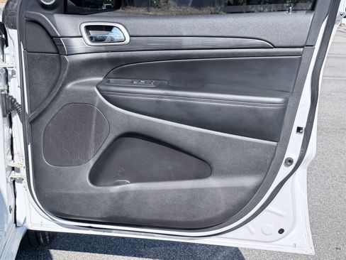 Used 2020 Jeep Grand Cherokee Altitude RWD image 30
