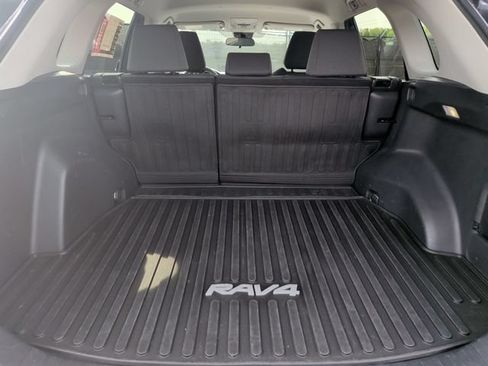 Used 2022 Toyota RAV4 XLE FWD image 29