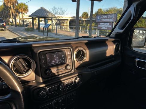 Used 2020 Jeep Gladiator Sport w/ Quick Order Package 24S image 13