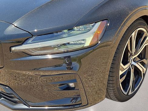 Used 2023 Volvo S60 B5 Core w/ Climate Package FWD image 10