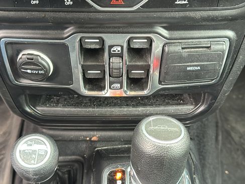 Used 2021 Jeep Gladiator Sport image 20