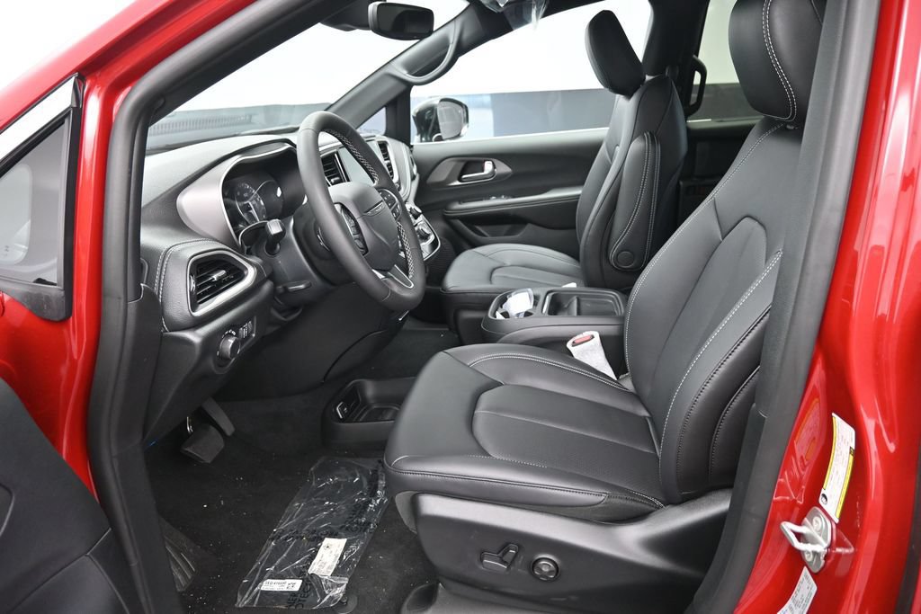 New 2027 Chrysler Pacifica Select w/ Family Tech Group FWD image 10