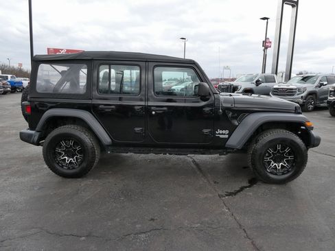 Used 2019 Jeep Wrangler Unlimited Sport image 4
