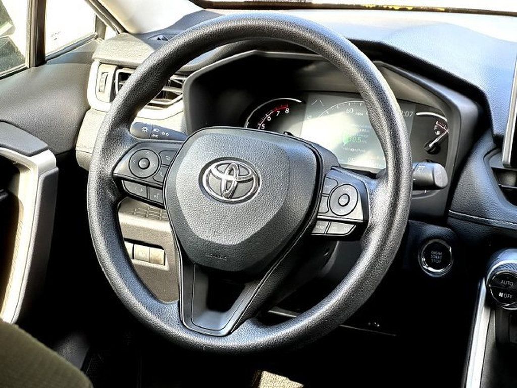 Certified 2025 Toyota RAV4 XLE AWD/4WD image 30