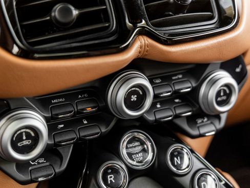 Used 2020 Aston Martin V8 Vantage Coupe RWD image 29