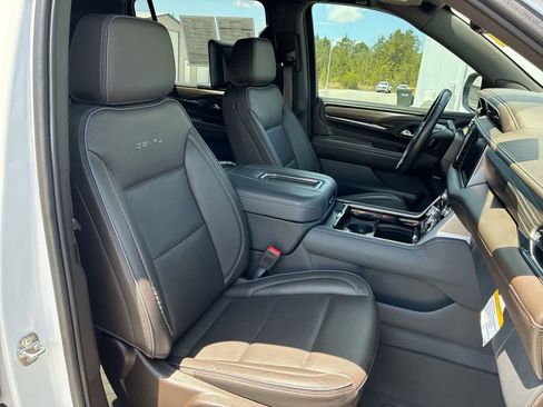 Used 2024 GMC Yukon XL Denali w/ Advanced Technology Package RWD image 29