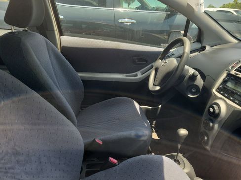 Used 2009 Toyota Yaris 2-Door Hatchback FWD image 9